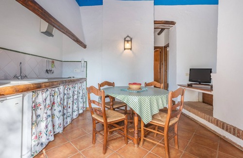 La Zubia Apartamento | Apartamento 'Apartamento La Cuadra' con vistas a la montaña, piscina compartida y Wi-Fi