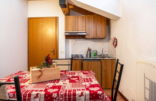 Strembo Apartamento | Apartamento "Aparthotel Strembo Alperose" con vistas a la montaña y jardín compartido