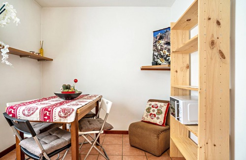 Strembo Apartamento | Apartamento "Aparthotel Strembo Casinei" con vistas a la montaña y jardín compartido