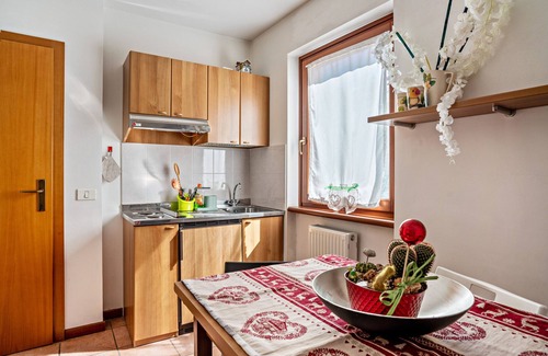 Strembo Apartamento | Apartamento "Aparthotel Strembo Casinei" con vistas a la montaña y jardín compartido