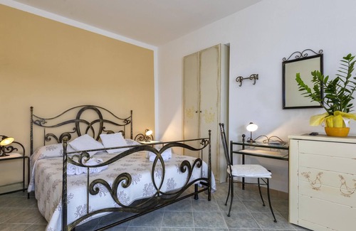 Sassari Apartamento | Apartamento "Appart 1 Quadrupla Vista Mare" con vistas al mar, piscina, Wi-Fi, jardín y terraza