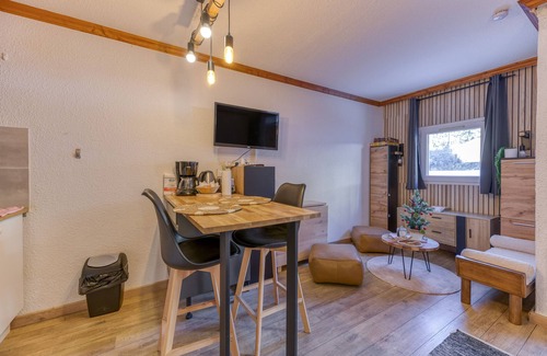 Eclose-Ouest Apartamento | Apartamento 'Appart 4 Personnes Pied Des Pistes' con vistas a la montaña y balcón