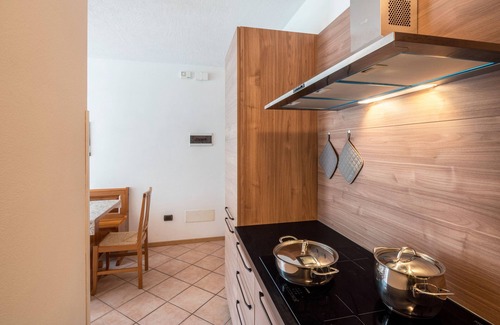 Rocca Pietore Apartamento | Apartamento 'Appartamento Bilocale 2' con vistas a la montaña, jardín compartido y Wi-Fi