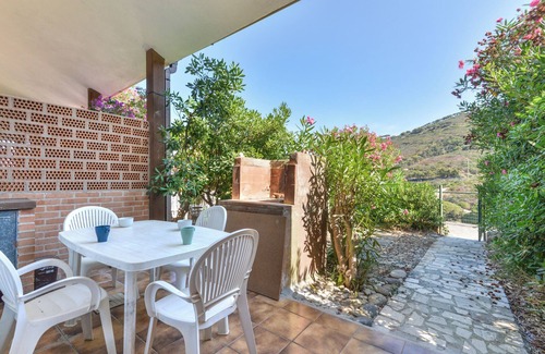Innamorata Apartamento | Apartment 'Appartamento Spiaggia Innamorata' with Sea View, Private Terrace and Private Garden