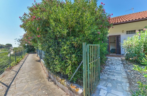 Innamorata Apartamento | Apartment 'Appartamento Spiaggia Innamorata' with Sea View, Private Terrace and Private Garden