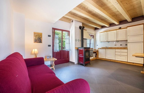 Ala Apartamento | Apartamento 'Appartamento Del Boscaiolo' con vistas a las montañas, jardín compartido y balcón