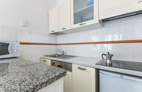 Chiessi Apartamento | Apartamento 'Appartamento Con Vista Mare Chiessi' con vistas al mar, balcón y aire acondicionado