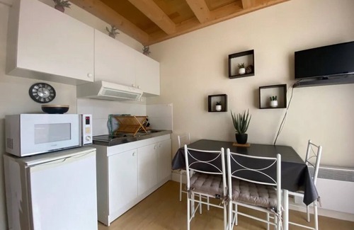 Jard-sur-Mer Apartamento | Apartamento 'Appartement Au Parc De La Grange' con piscina compartida y balcón