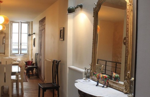 Bordeaux Golden Triangle Apartamento | Apartamento 'Appartement Luxueux Centre' con balcón, Wi-Fi y aire acondicionado