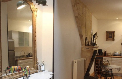 Bordeaux Golden Triangle Apartamento | Apartamento 'Appartement Luxueux Centre' con balcón, Wi-Fi y aire acondicionado
