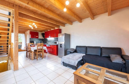 Lathuile Apartamento | Apartamento 'Appartement Atypique Lac Annecy' con vistas al lago, balcón y Wi-Fi