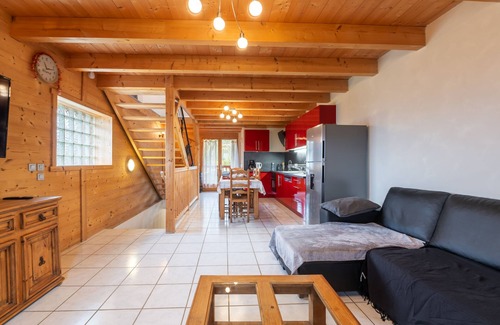 Lathuile Apartamento | Apartamento 'Appartement Atypique Lac Annecy' con vistas al lago, balcón y Wi-Fi