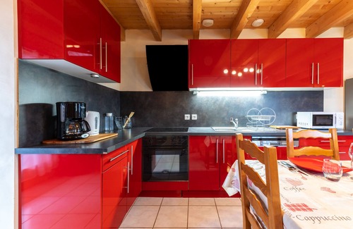 Lathuile Apartamento | Apartamento 'Appartement Atypique Lac Annecy' con vistas al lago, balcón y Wi-Fi