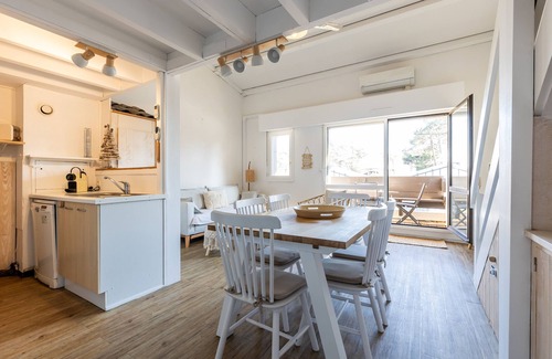 Cap-Ferret Apartamento | Apartamento 'Appt Plein Centre Cap-ferret Réf 24' con vistas al lago y aire acondicionado