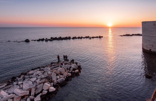 Molfetta Apartamento | Apartamento 'Aquamarine' con vistas al mar, balcón y Wi-Fi