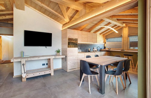Valdisotto Apartamento | Apartamento "Aria di Casa Piazzi" con vistas a la montaña, jardín compartido y Wi-Fi
