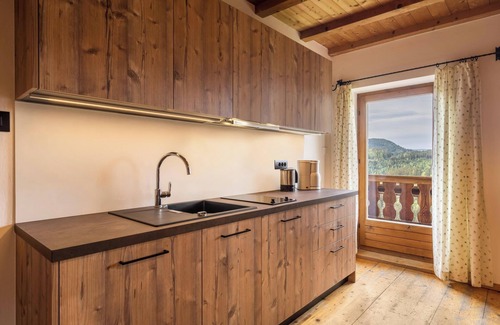 Avelengo Apartamento | Apartamento "Aster - Nusserhof" cerca de la estación de esquí con vistas a la montaña y balcón