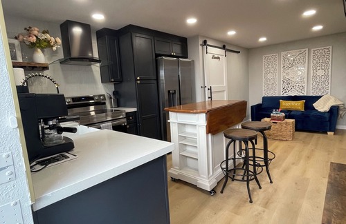 Pine Park Neighborhood Apartamento | Apartment at the Bowl