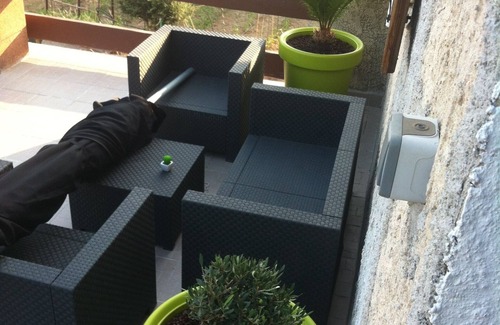 Marignane Apartamento | Apartamento en la parte superior de la villa con terraza y terreno para animales, 5 personas.