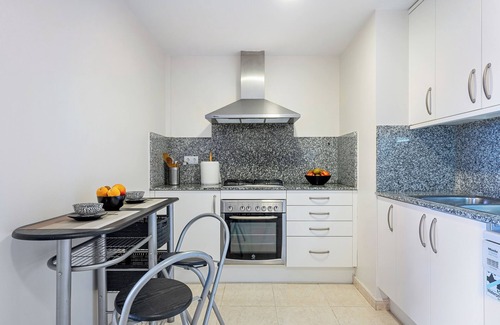 Cubelles Apartamento | Apartamento 'Ática Blue Sea' con vistas al mar, Wi-Fi y aire acondicionado