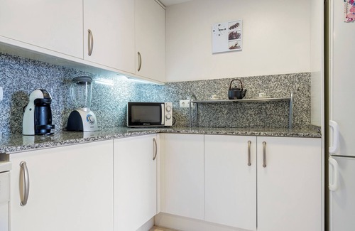 Cubelles Apartamento | Apartamento 'Ática Blue Sea' con vistas al mar, Wi-Fi y aire acondicionado