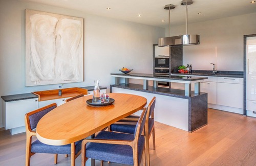 Pelham Apartamento | Apartment "Atmos" with Lake View, Shared Garden & Wi-Fi