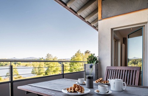 Pelham Apartamento | Apartment "Atmos" with Lake View, Shared Garden & Wi-Fi