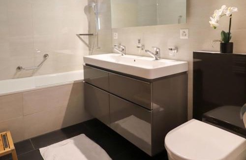 Davos-Platz Apartamento | Apartment Attika Wohnung Allod Park Haus C 807 by Interhome