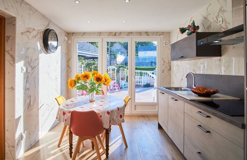 Pierre-Chatel Apartamento | Apartamento 'Au Clair Matin à La Mure' con vistas a la montaña, jardín, aire acondicionado y Wi-Fi