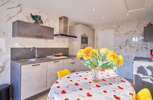 Pierre-Chatel Apartamento | Apartamento 'Au Clair Matin à La Mure' con vistas a la montaña, jardín, aire acondicionado y Wi-Fi