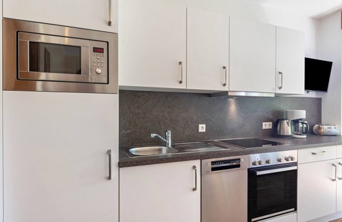 Oberhenneborn Apartamento | Apartamento 'Bärenhöhle' con vistas a la montaña, terraza privada y Wi-Fi