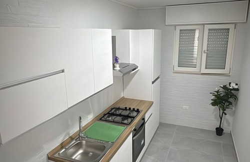 Marina di Lizzano Apartamento | Apartamento 'Bagnara - King' con vistas al mar y jardín compartido