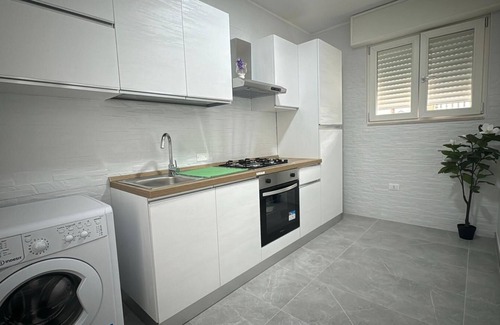 Marina di Lizzano Apartamento | Apartamento 'Bagnara - King' con vistas al mar y jardín compartido