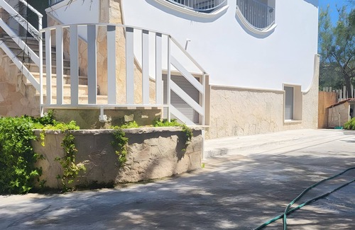 Marina di Lizzano Apartamento | Apartamento 'Bagnara - King' con vistas al mar y jardín compartido