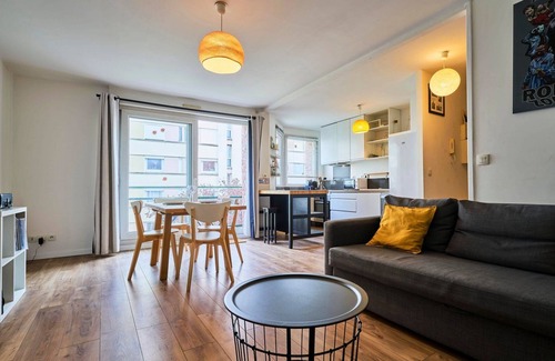 Saint-Maurice Pellevoisin Apartamento | Apartment balcony/parking space near train station