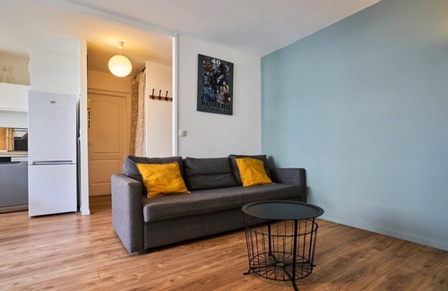 Saint-Maurice Pellevoisin Apartamento | Apartment balcony/parking space near train station