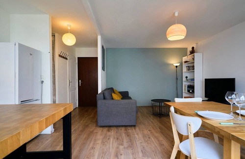 Saint-Maurice Pellevoisin Apartamento | Apartment balcony/parking space near train station