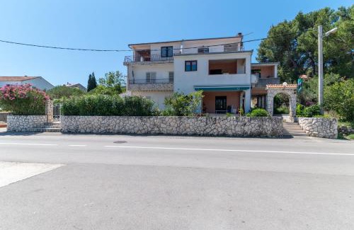 Arbanija Apartamento | Apartment Batela