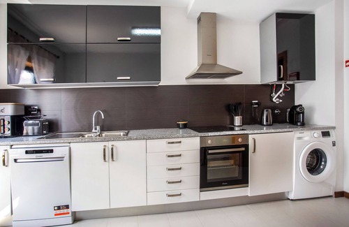 Nazare Apartamento | Apartamento Beach Waves Home con vistas al mar, piscina y Wi-Fi