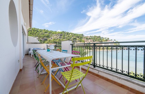 Puerto de Soller Apartamento | Apartamento 'Primera línea de playa Port De Soller' con terraza privada, Wi-Fi y aire acondicionado.