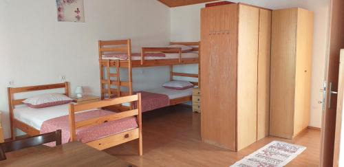 Crni Kal Apartamento | Apartment Beautiful Črni Kal