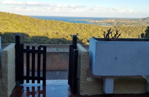 Cugnana Verde Apartamento | Apartment 'Bella Vista 2' with Sea View, Wi-Fi and Air Conditioning