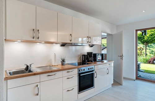 Gernsbach Apartamento | Apartamento 'Belvedere' con vistas a la montaña, terraza compartida y Wi-Fi