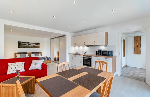 Gernsbach Apartamento | Apartamento 'Belvedere' con vistas a la montaña, terraza compartida y Wi-Fi