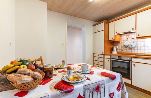 Wolfach Apartamento | Apartamento 'Berghansenhof' con vistas a la montaña, terraza privada y Wi-Fi
