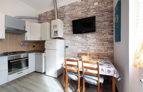 Varazze Apartamento | Apartamento "Bilocale Cilea con Balcone" con balcón y A/C