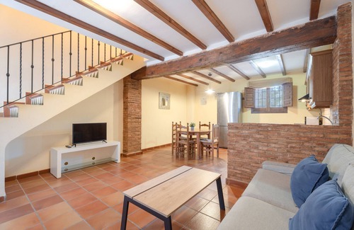 Altura Apartamento | Apartamento 'Blanca' con vistas a la montaña, piscina y jardín compartidos