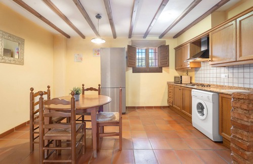 Altura Apartamento | Apartamento 'Blanca' con vistas a la montaña, piscina y jardín compartidos