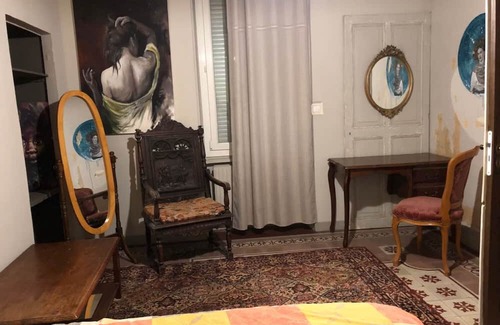 Le Teil Cama Y Desayuno | Apartment 'Bleue' with Shared Terrace, Shared Garden and Wi-Fi
