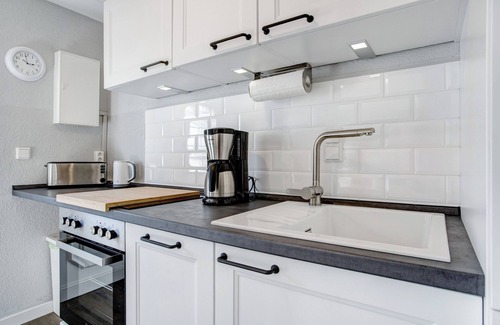 Schaprode Apartamento | Apartamento 'Boddenferienhaus - 13 Treibholz' con terraza compartida y Wi-Fi